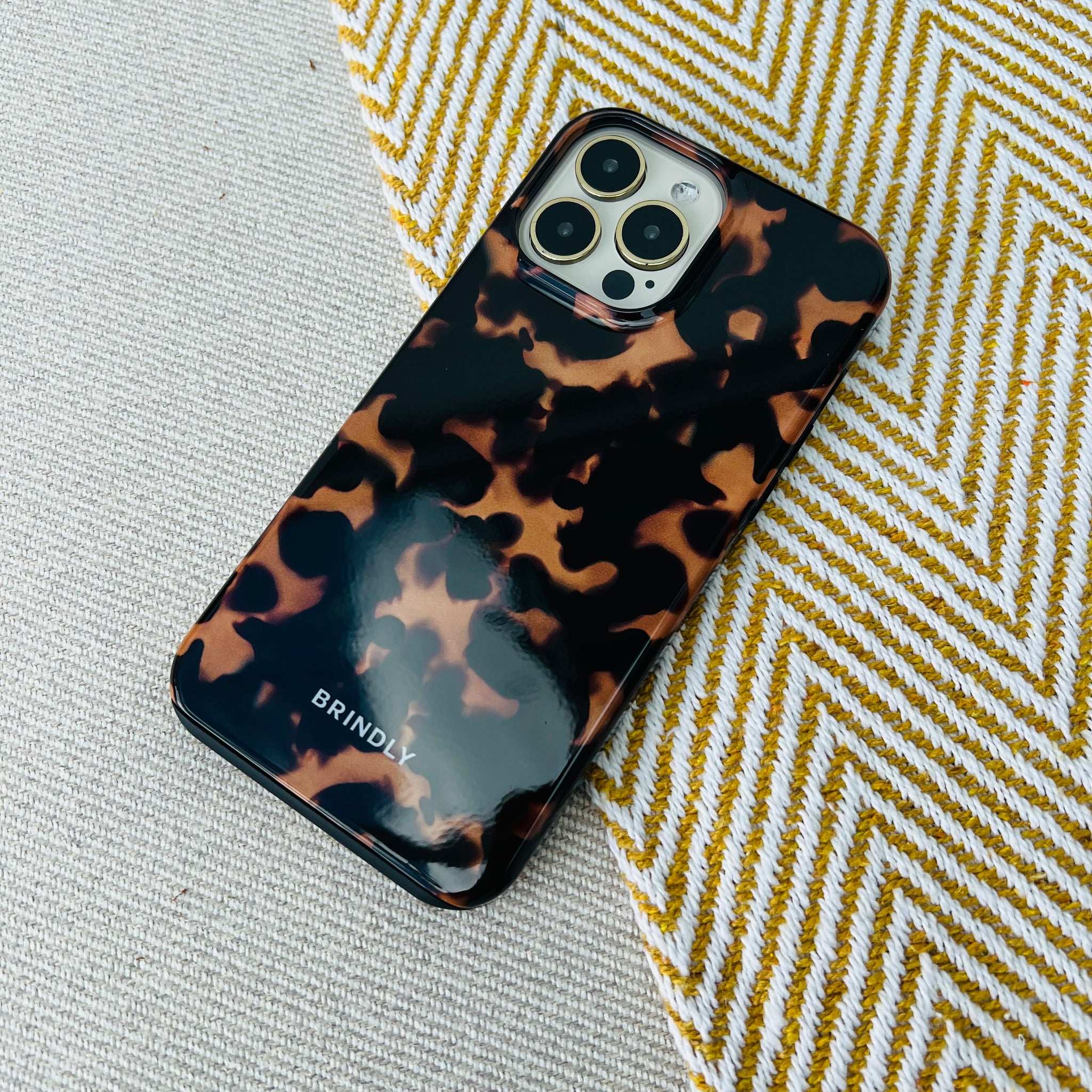 Tortoise Chic - Tough Phone Case (MagSafe)